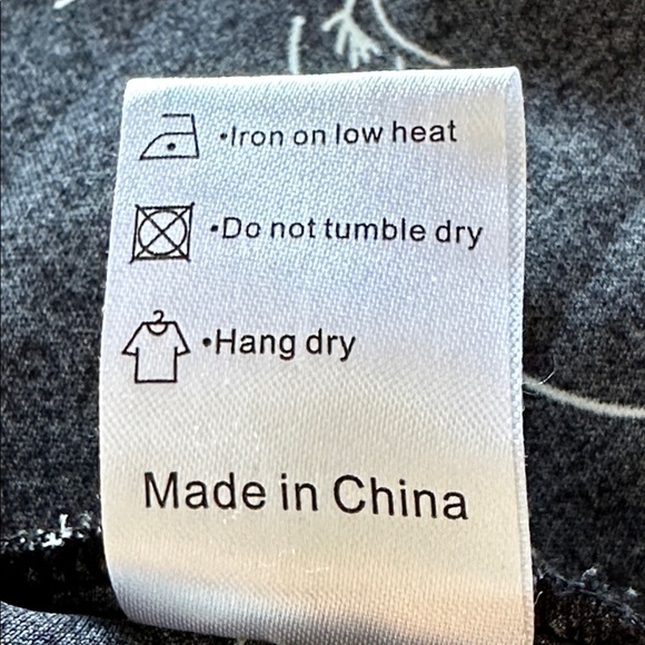 Anyally black and ivory floral print tunic tank top, size XL - Picture 8 of 8